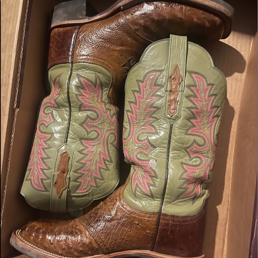 lucchese woman’s boots